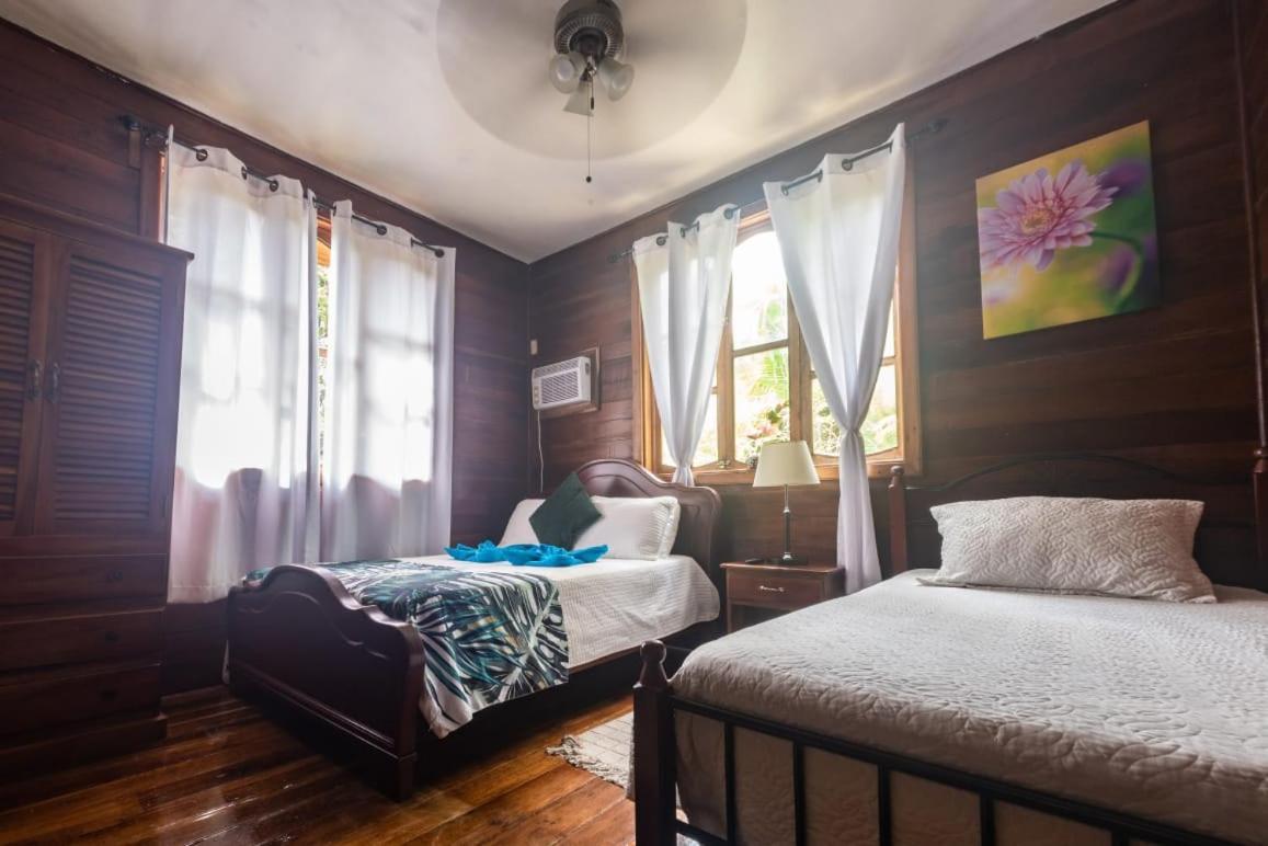 Hotel Tierra Verde Bed And Breakfast Bocas del Toro Exteriör bild