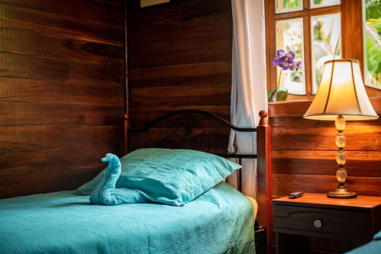Hotel Tierra Verde Bed And Breakfast Bocas del Toro Exteriör bild