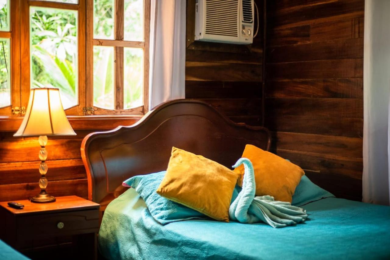 Hotel Tierra Verde Bed And Breakfast Bocas del Toro Exteriör bild