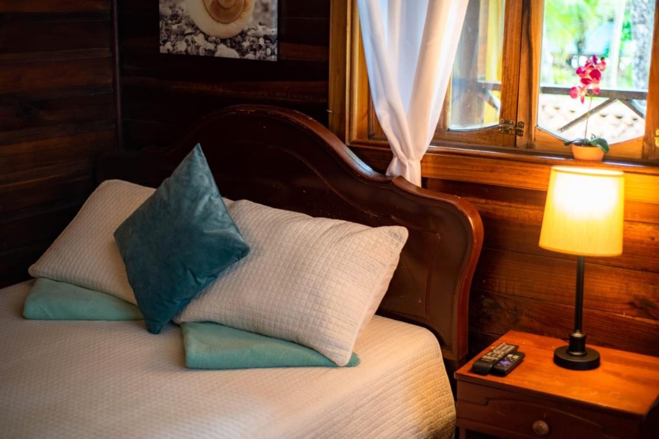 Hotel Tierra Verde Bed And Breakfast Bocas del Toro Exteriör bild
