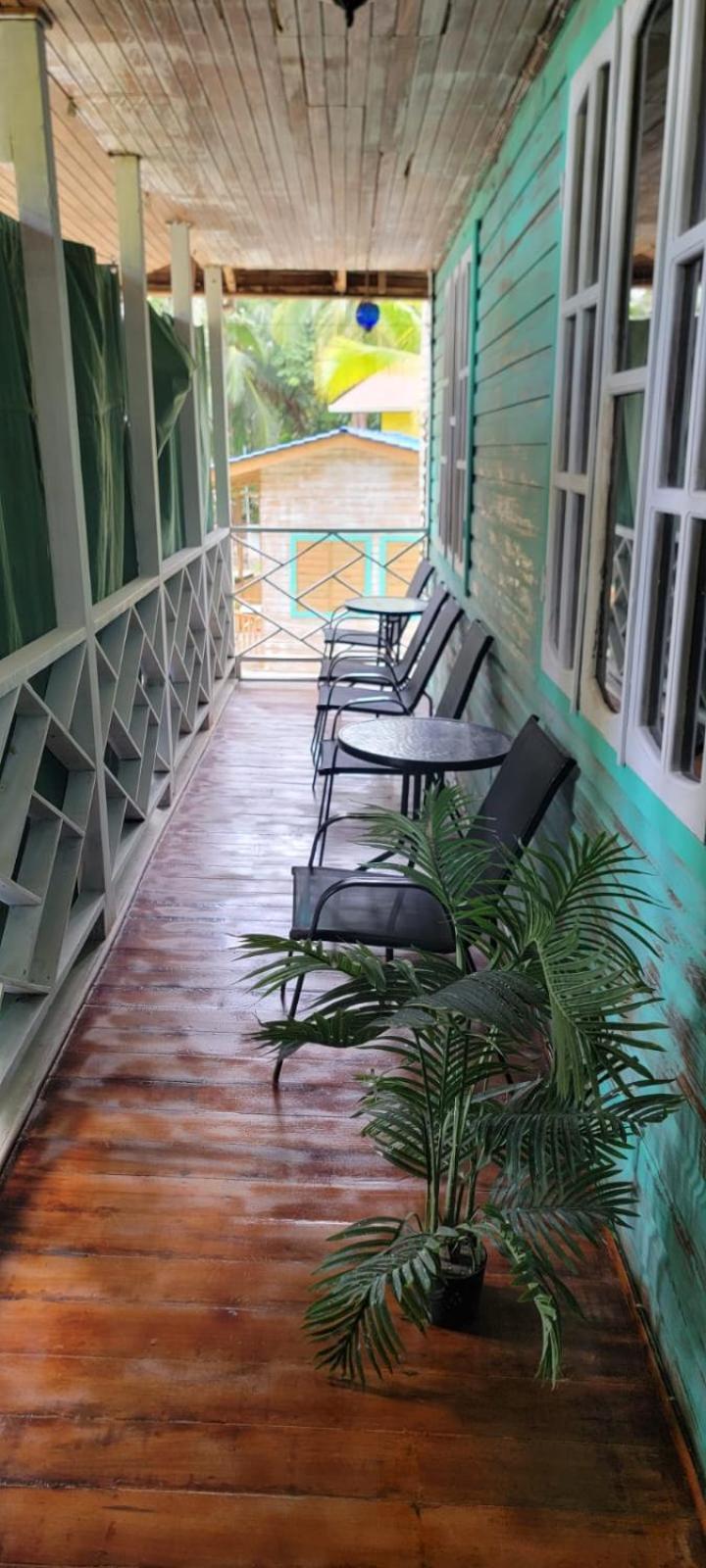 Hotel Tierra Verde Bed And Breakfast Bocas del Toro Exteriör bild